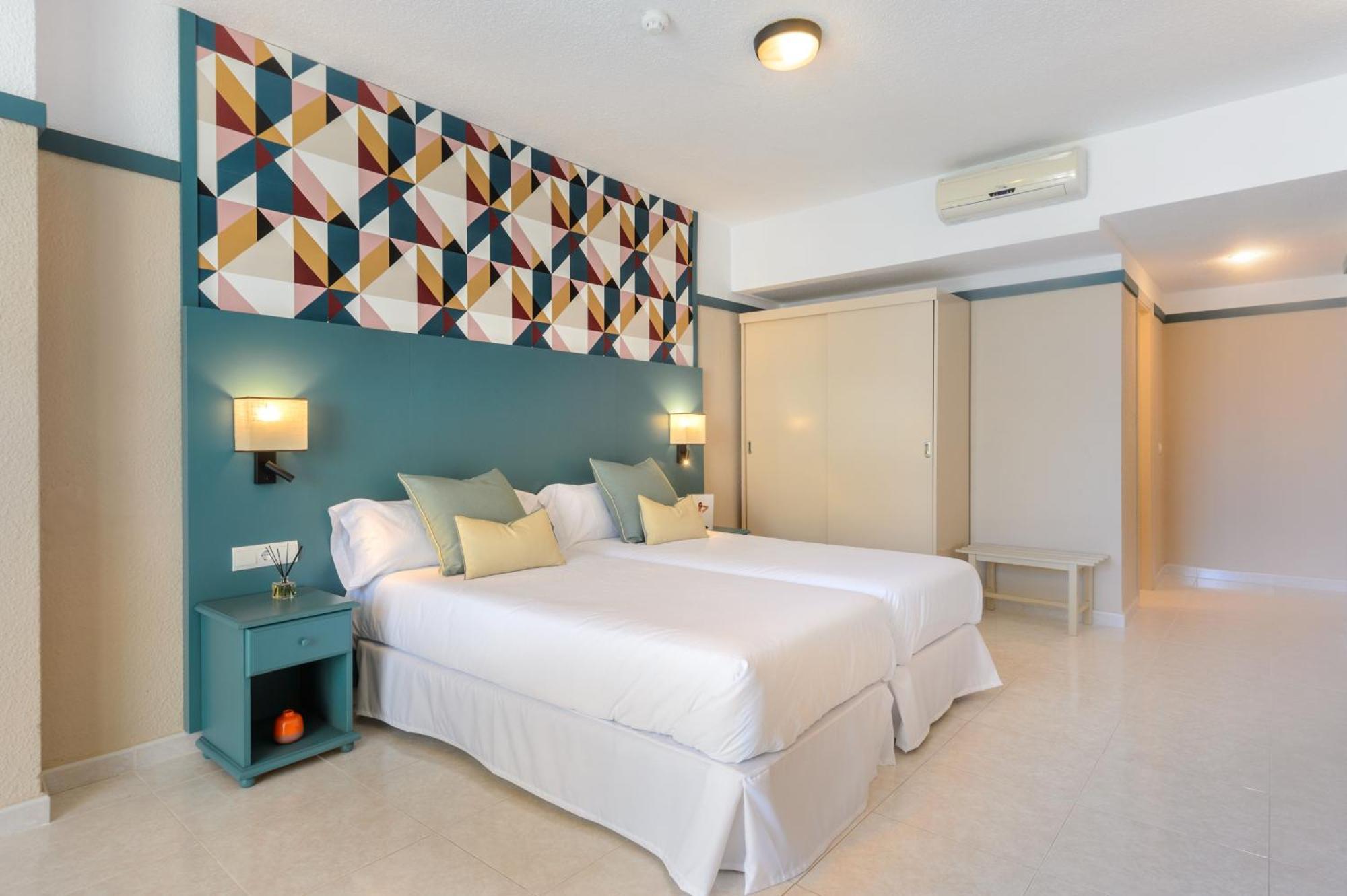 Aparthotel Vibra Club Maritim San Antonio  Buitenkant foto