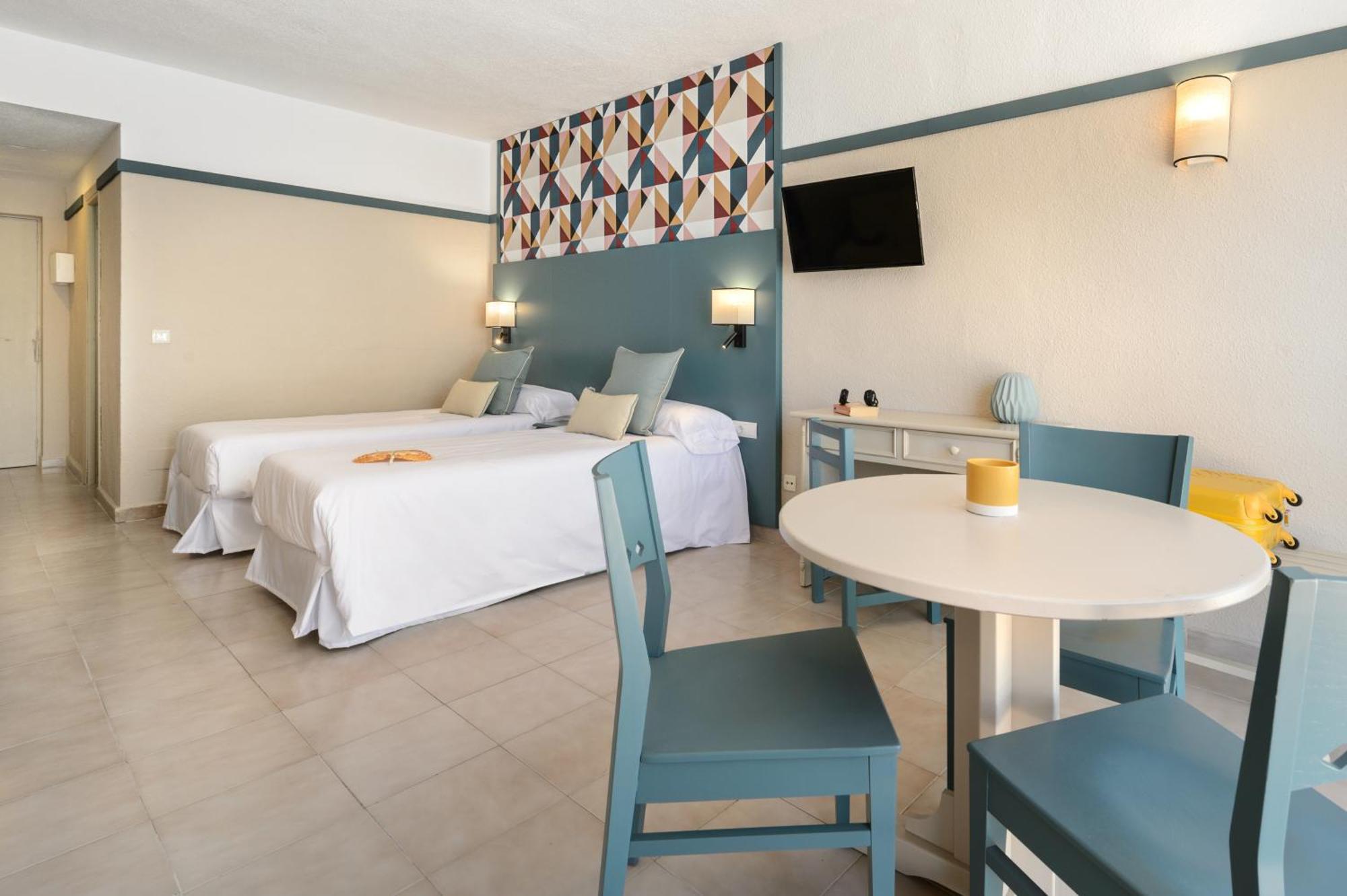 Aparthotel Vibra Club Maritim San Antonio  Buitenkant foto